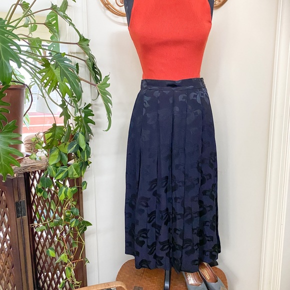 Dresses & Skirts - SOLD Vintage 80s Pleated Floral Skirt